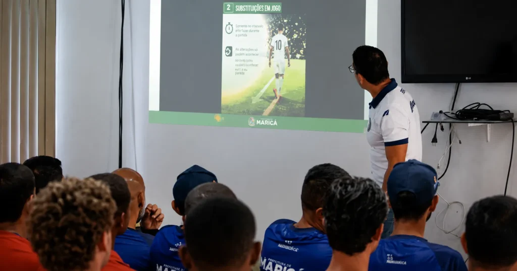 FERJ promove palestra sobre atualizações das regras do futebol para atletas do Tsunami