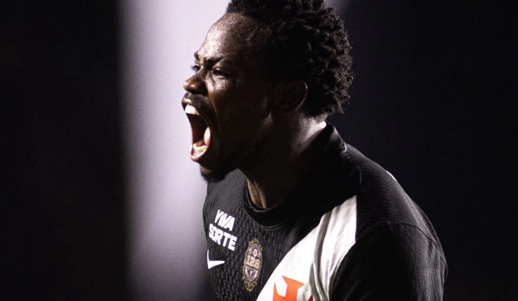 Vasco vence o Vitória com um jogador a menos e abre vantagem na Copa do Brasil