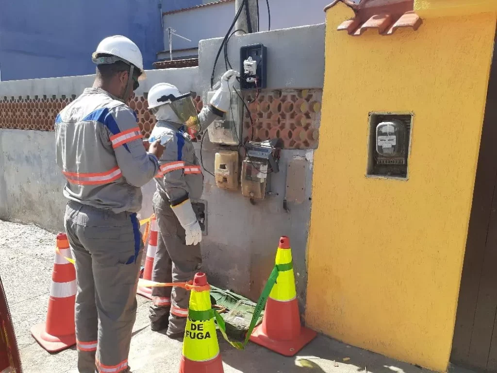 Enel Rio abre 310 vagas para eletricistas; veja cidades e requisitos