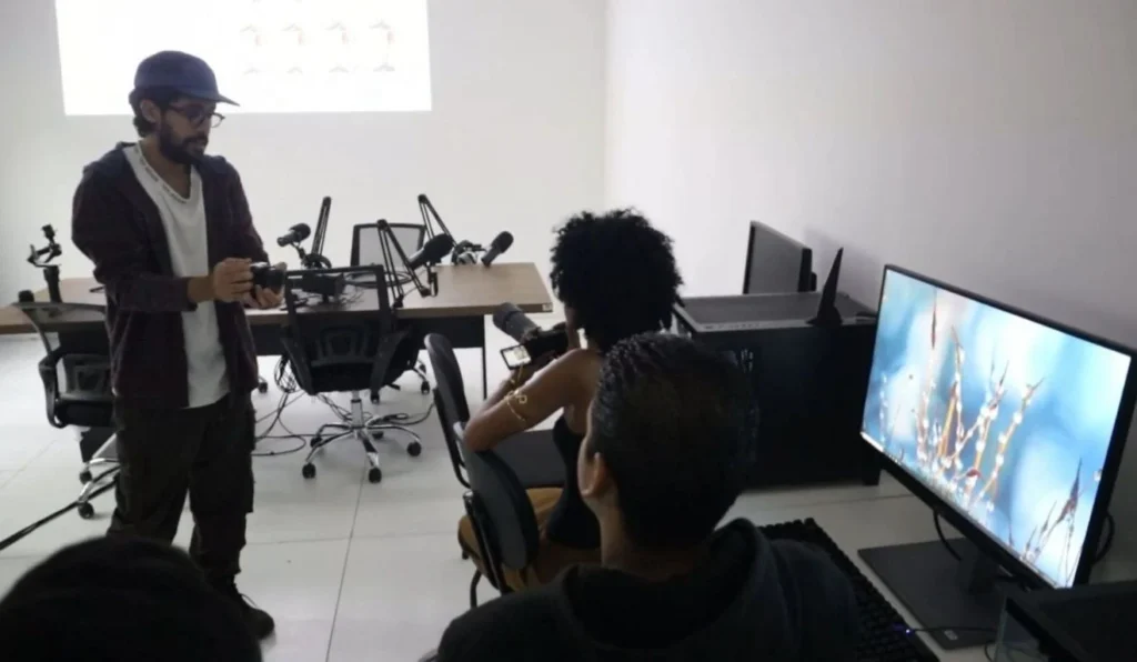 Maricá tem 181 vagas gratuitas para cursos de IA, e-sports, espanhol e fotografia
