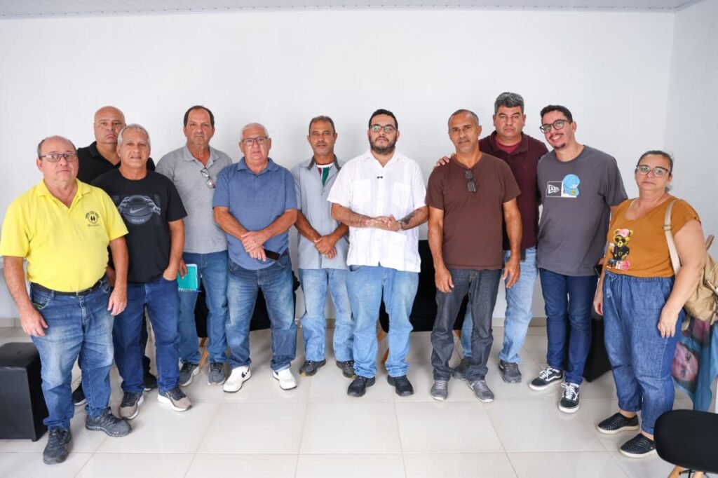 Diego Quaquá ouve taxistas de Maricá e propõe levar demandas da categoria a Brasília