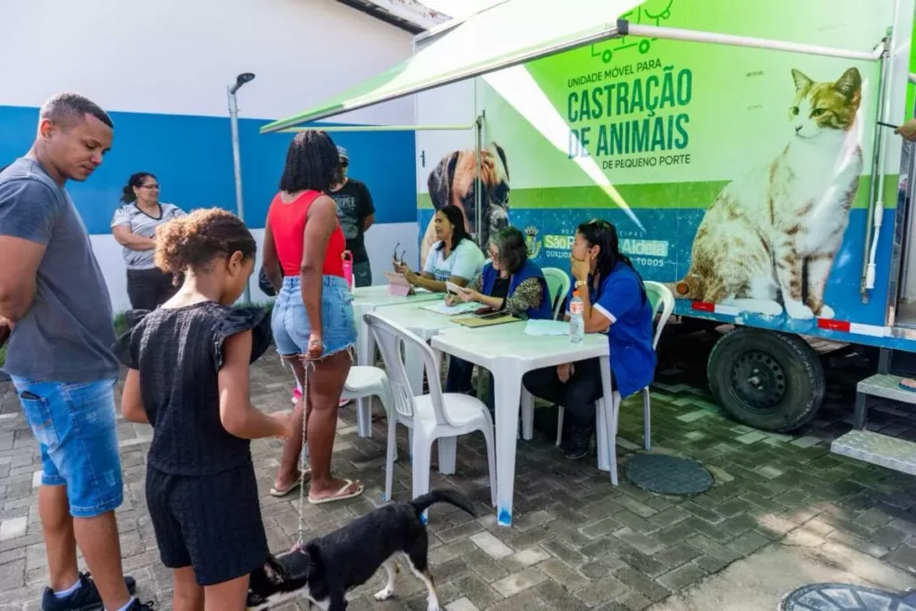 Castramóvel de São Pedro da Aldeia chega à Rua do Fogo; veja como cadastrar cães e gatos